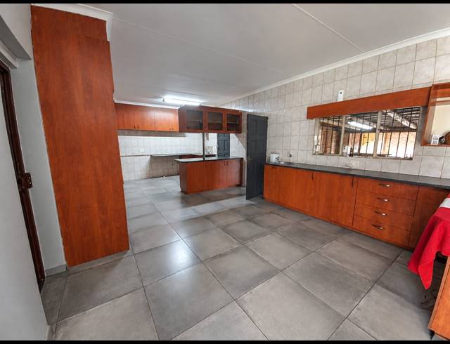 3 BEDROOM HOUSE FOR SALE IN ROTHDENE